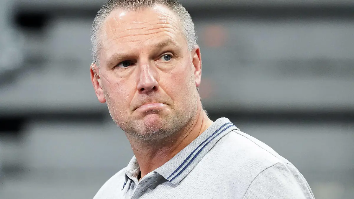 Der ehemalige Handballspieler Christian Schwarzer Spitzname: Blacky presst die Lippen zusammen, Einzelbild, Aktion, Action, Porträt, Portrait, enttäuscht schauend, Enttäuschung, Frustration, disappointed, pessimistisch, 13.12.2020, Mannheim Deutschland, Handball, Bundesliga, Rhein-Neckar Löwen - SG Flensburg-Handewitt *** Former handball player Christian Schwarzer nicknamed Blacky presses his lips together, single picture, action, action, portrait, portrait, looking disappointed, disappointed, frustration, disappointed, pessimistic, 13 12 2020, Mannheim Germany , Handball, Bundesliga, Rhein Neckar Löwen SG Flensburg Handewitt xozx