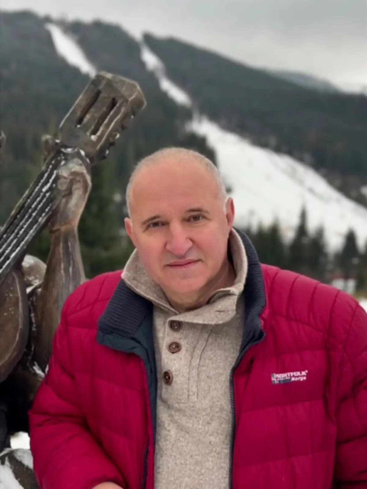Kiew und die gesamte Ukraine stehen unter Bombenbeschuss. So schlimm wie seit Kriegsbeginn. Aber es gibt immer wieder Menschen, die diesem Leid trotzen und durch ihre Taten zu echten Mutmachern werden. Wie der Arzt Borys Todurov. Er schenkte jetzt erst einem jungen Patienten (14) sein Leben, indem er seines riskierte.