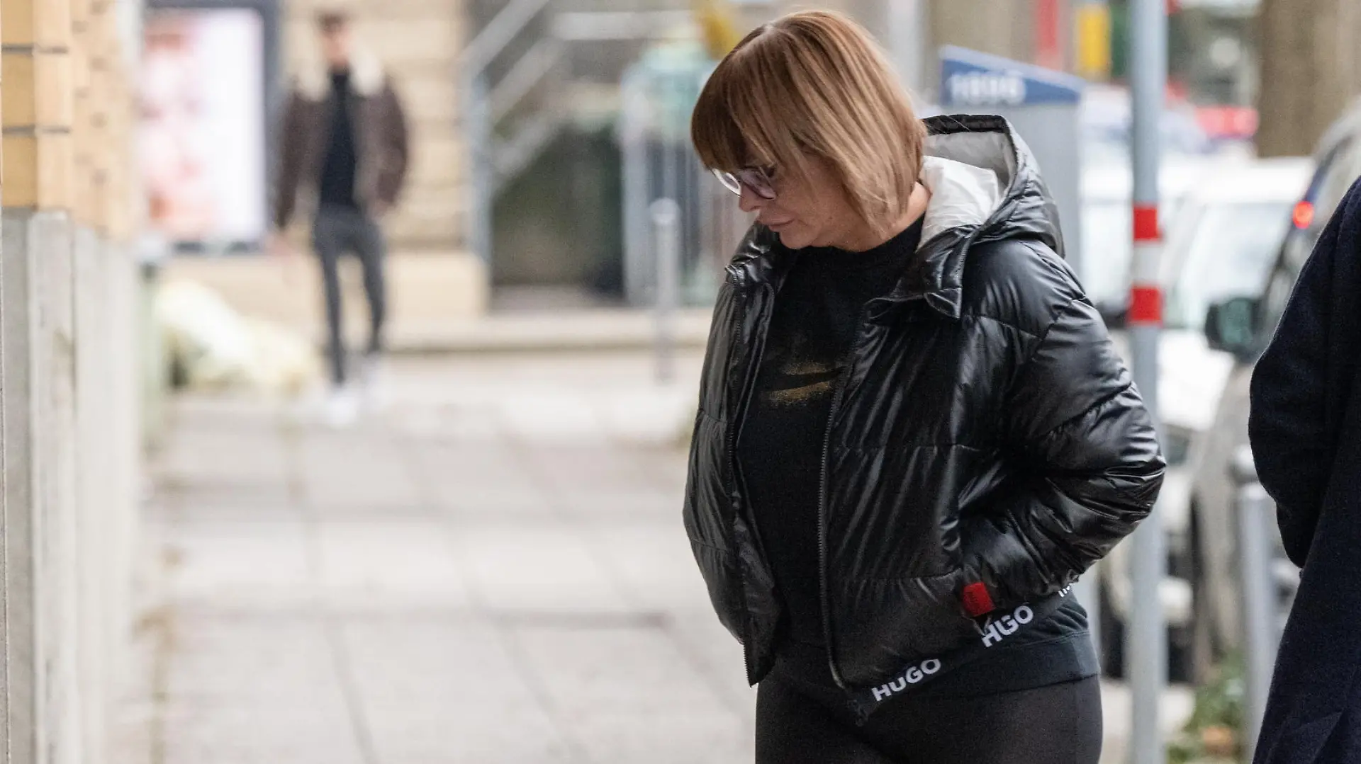 Millionen-Diebin Mirnesa S. hat sich am Stuttgarter Flughafen der Polizei gestellt.