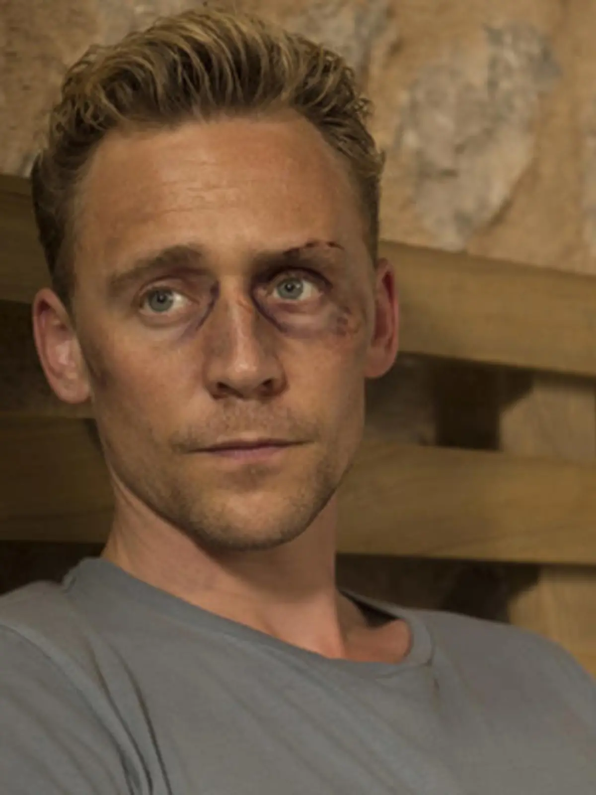 Tom Hiddleston muss als Jonathan Pine in "The Night Manager" ein blaues Auge in Kauf nehmen