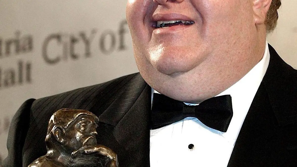 epa05504387 (FILE) A file picture dated 03 November 2002 of Lou Pearlman during the 'World Connection Award 2002' in Vienna, Austria. According to media reports on 21 August 2016, former US Boy band mogul Lou Pearlman, manager behind several boy bands including the Backstreet Boys and the 'N Sync, who was sentenced in 2008 to 25 years in prison for fraud, has died at the age of 62 while serving his term in prison on 19 August 2016. EPA/HERBERT PFARRHOFER AUSTRIA OUT |