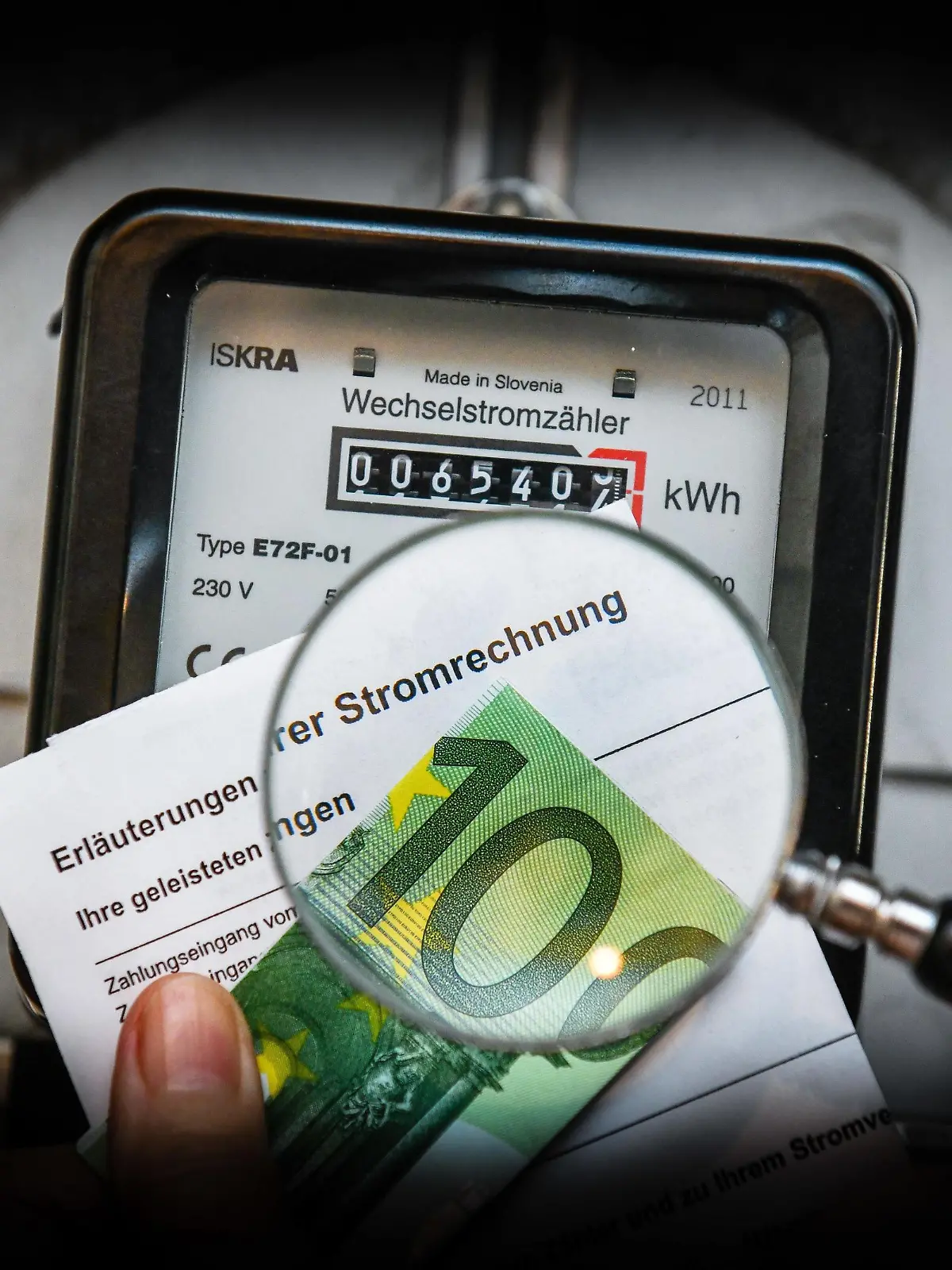 Stromzähler, Stromverbrauch, Stromkosten, 100-Euro-Schein
