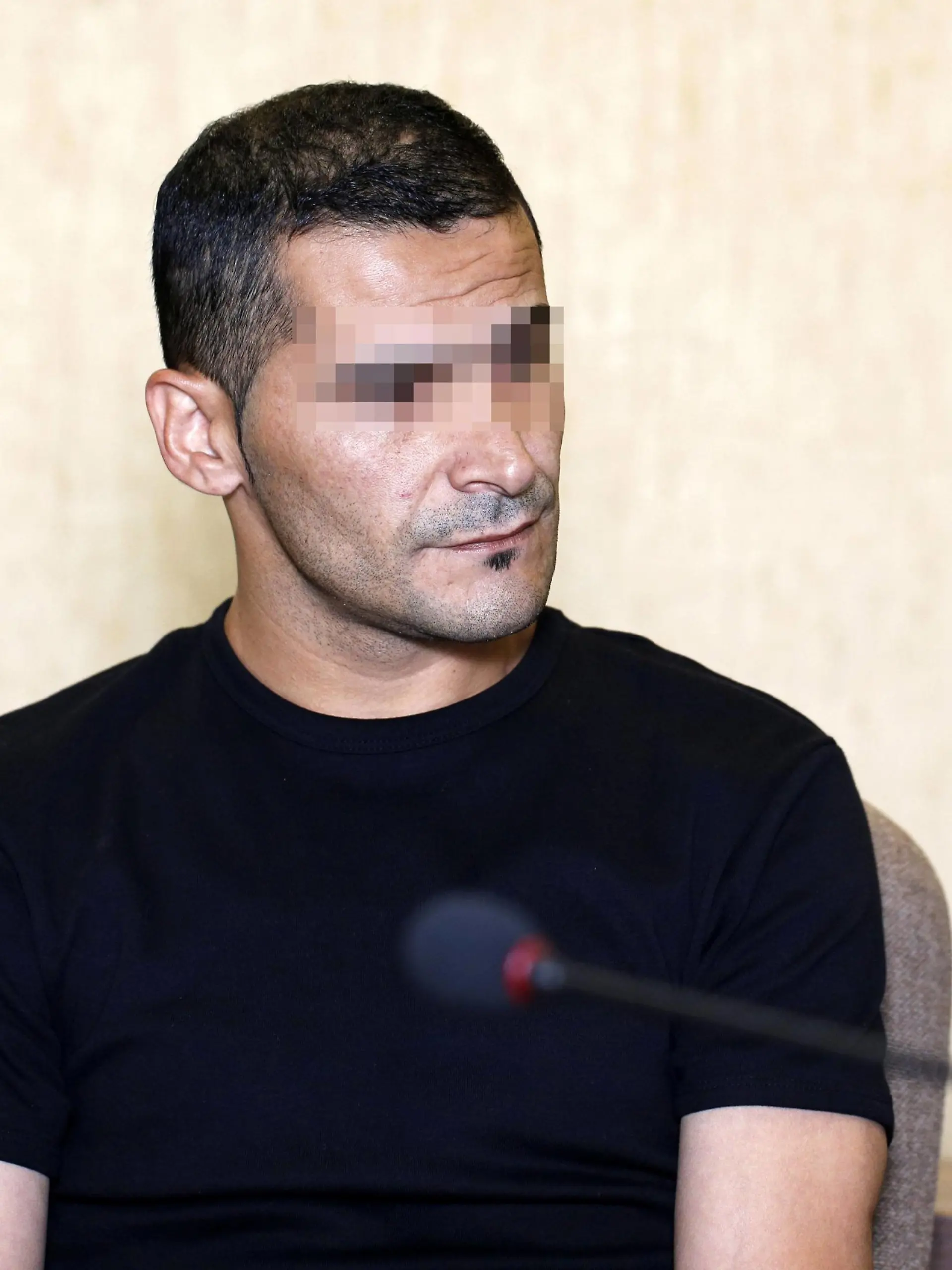 Enes A. beim ersten Prozesstag im Schwurgerichtsverfahren gegen Enes A. wegen Mordes an Anke Schäfer in der Supasalad-Bar vor dem Landgericht Köln. Köln, 15.08.2016 Foto:xC.xHardtx/xFuturexImage

enes a the first The trial in  against enes a due Murder to Anke Schäfer in the Supasalad Bar before the District Court Cologne Cologne 15 08 2016 Photo XC xHardtx xFuturexImage  