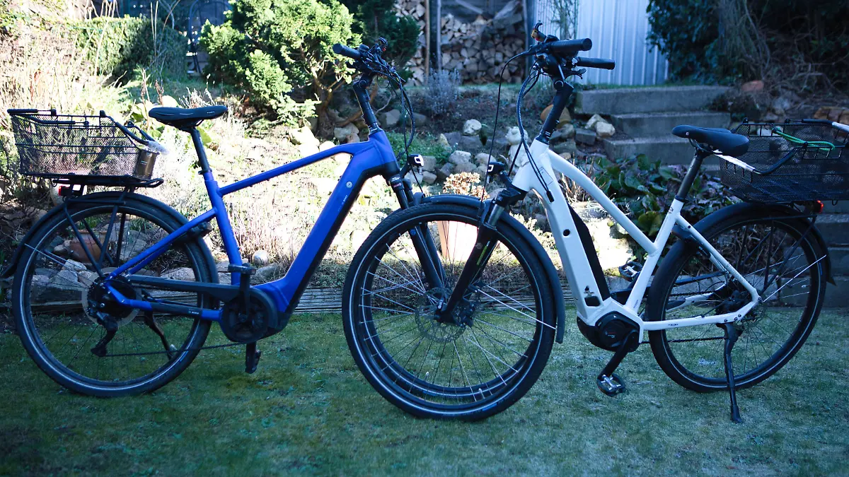 RTL-E-BIKE-Herrenrad-blau-Damenrad-wei-2-Torsten-Rabe MGL8045