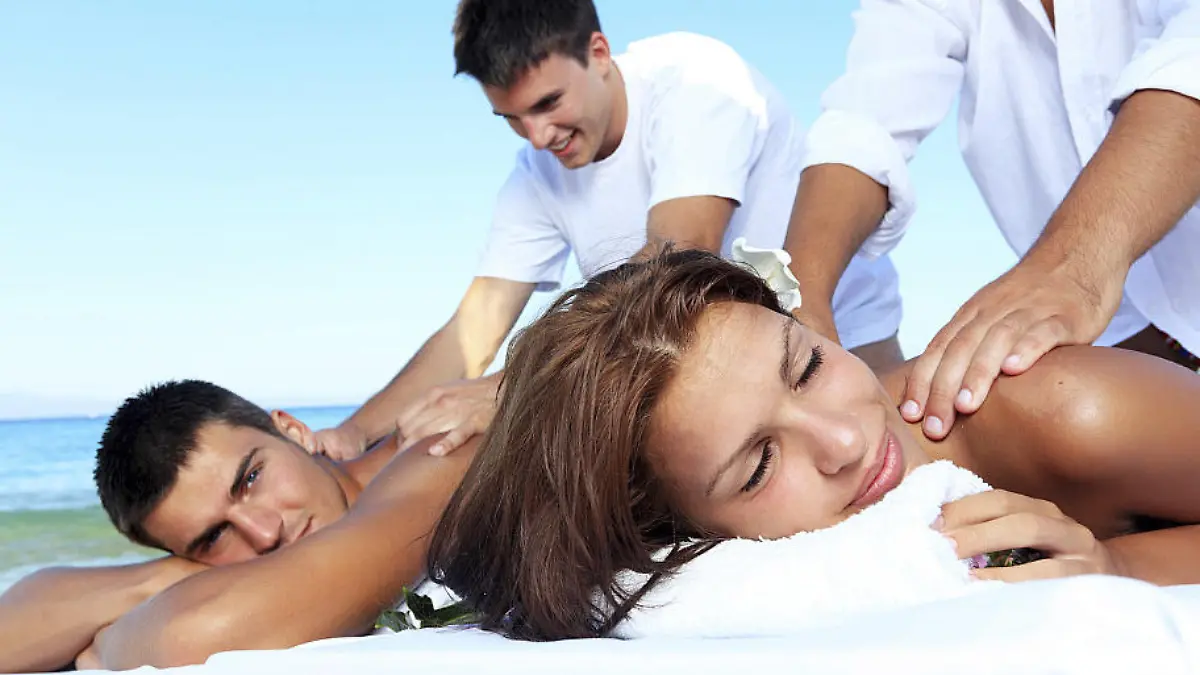 Darum sollten Sie Strandmassagen meiden Ganzkörpermassage im Urlaub