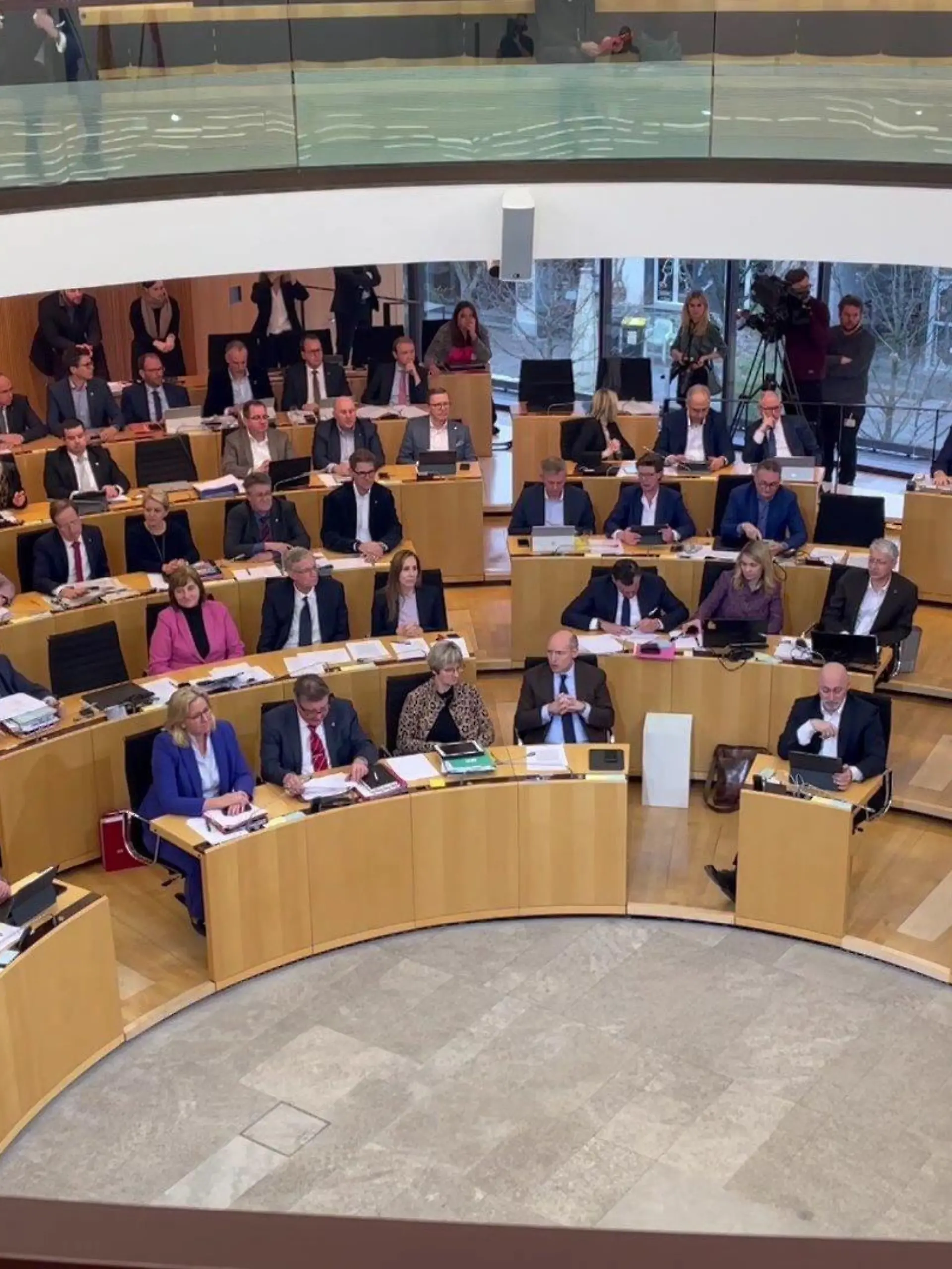 Landtagssitung Abstimmung über Haushalt.