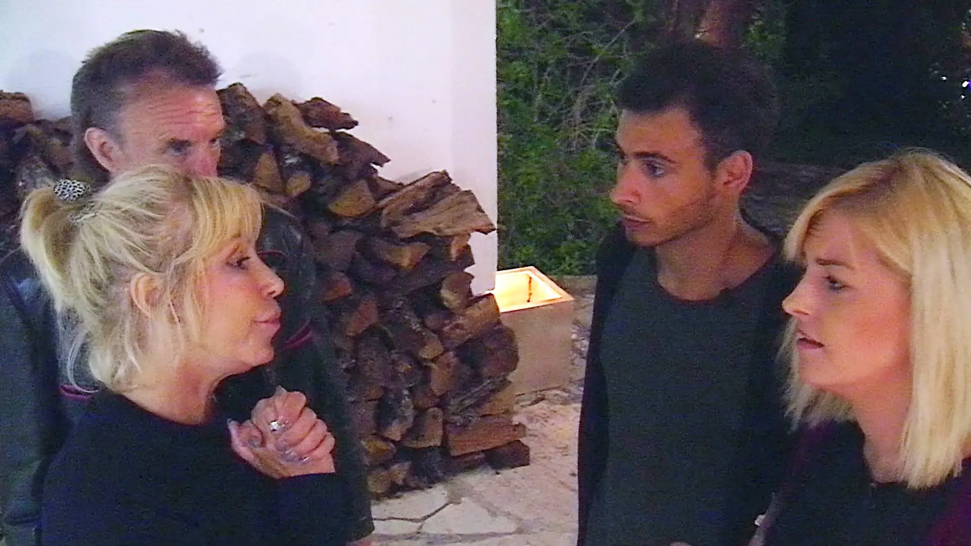 Der Auszug der Wellers hat es in sich: nachdem Maria Weller (l.) ihren Krieg gegen Thorsten nicht gewinnen konnte und bei der Nominierung unterlag, muss sie sie nebst Gatte René nun das Haus verlassen - das das nicht ohne Krach abgeht, ist selbstverständlich. r.: Rajab Hassan, Xenia Prinzessin von Sachsen