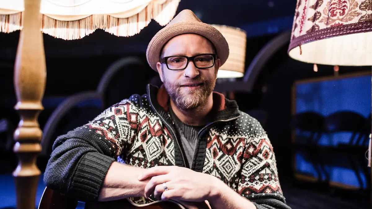 Mit seinem VW-Bulli bereist Songwriter Gregor Meyle deutsche Musikgeschichte.