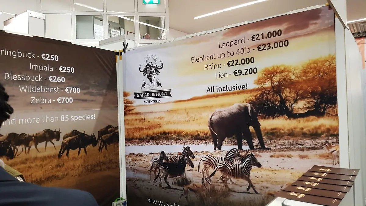 Auf der Messe "Hund und Jagd" werden Reisen nach Afrika angeboten, auf denen man auch Tiere erschießen darf, die zu bedrohten Arten zählen.