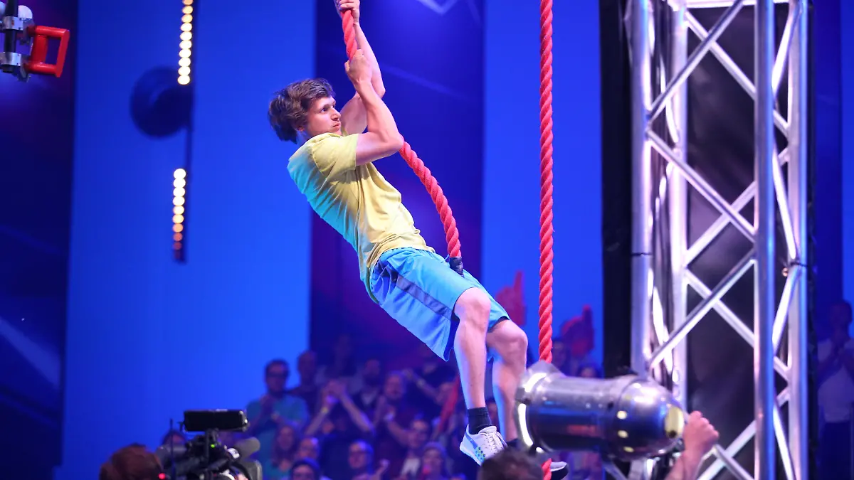 BU: Der Athlet Mirko Künstler aus Köln kämpft in dem Parcours um den Einzug in das Finale. BB: Erste Staffel, Foto: RTL / Stefan Gregorowius, AZ 19.05.2016, Folge 2
