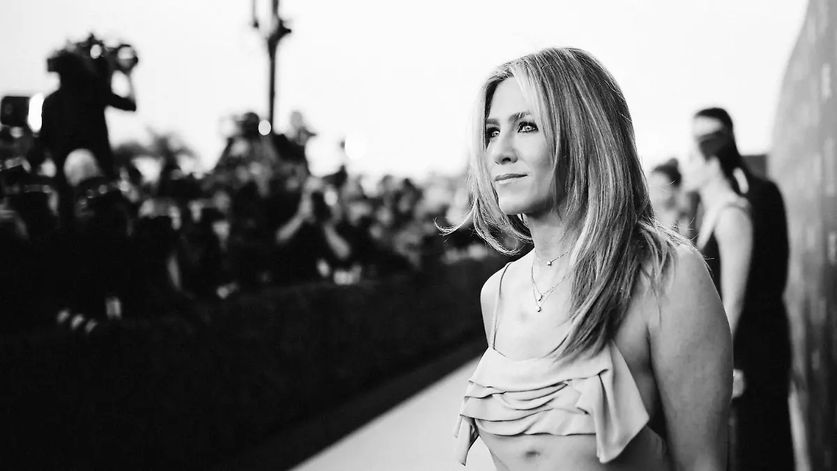 SANTA MONICA, CA - JANUARY 17: (EDITORS NOTE: Image has been converted to black and white) Actress Jennifer Aniston attends the 21st annual Critics' Choice Awards at Barker Hangar on on January 17, 2016 in Santa Monica, California. (Photo by Mike Windle/Getty Images for The Critics' Choice Awards)