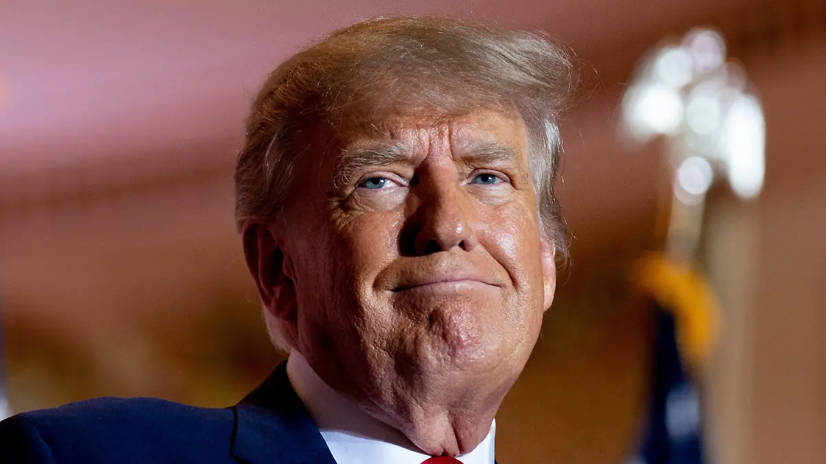 ARCHIV - 15.11.2022, USA, Palm Beach: Donald Trump, ehemaliger US-Präsident, spricht in seinem Anwesen Mar-a-Lago. (zu dpa: «Kongressausschuss zieht Vorladung gegen Ex-Präsident Trump zurück») Foto: Andrew Harnik/AP/dpa +++ dpa-Bildfunk +++