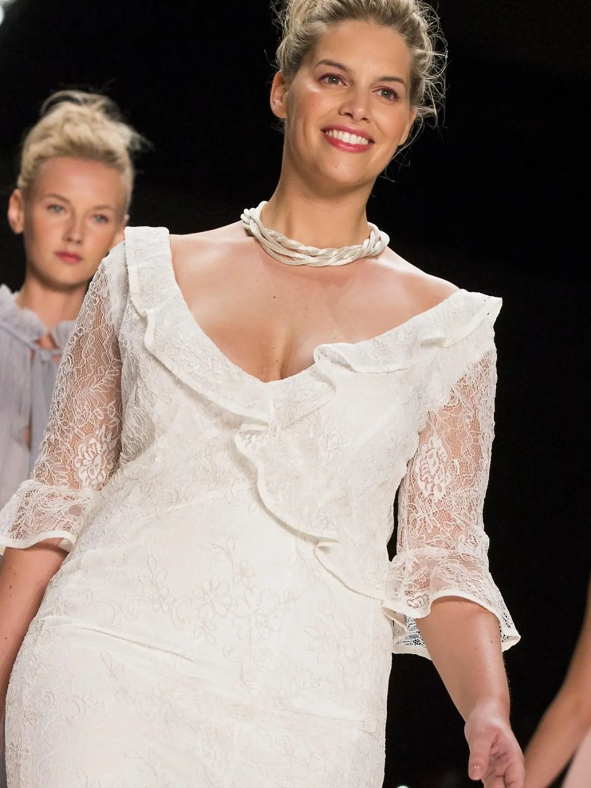 Bild zu: "Angelina Kirsch startet als Curvy-Model durch"