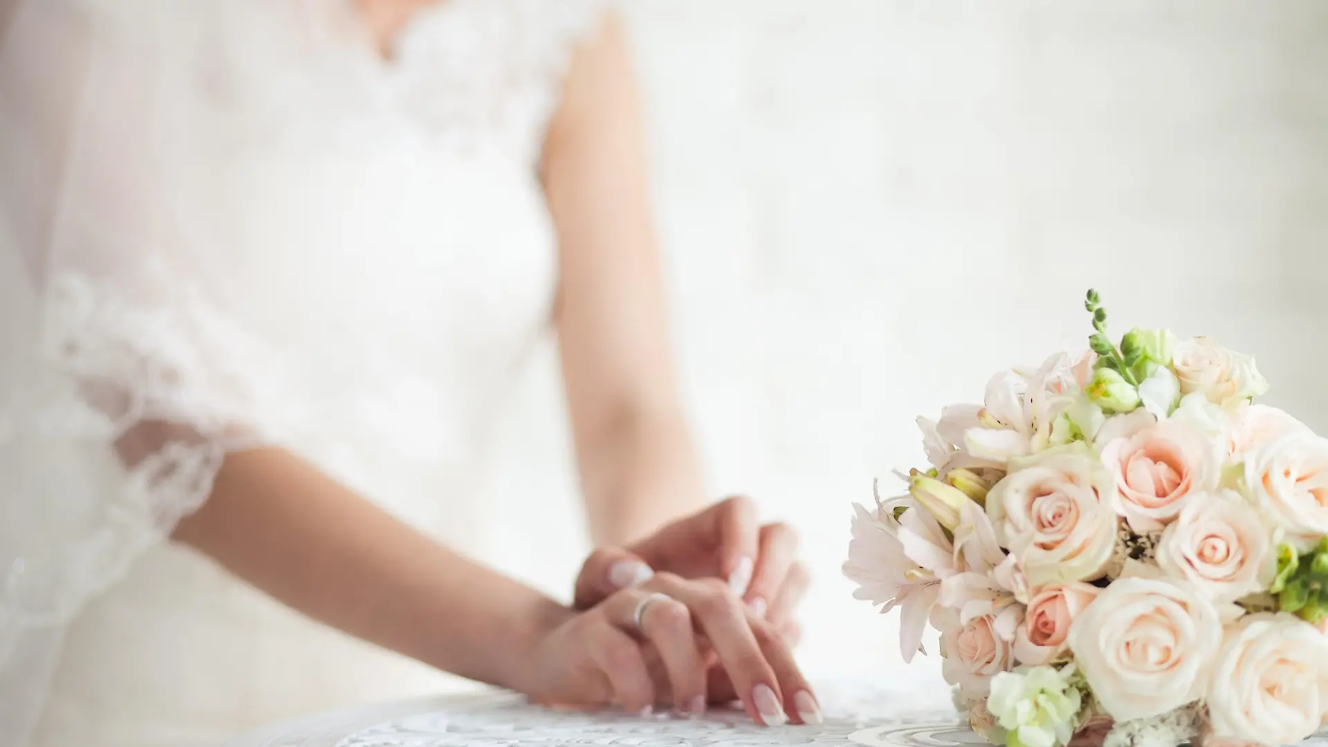 The bride's hands near the bouquet