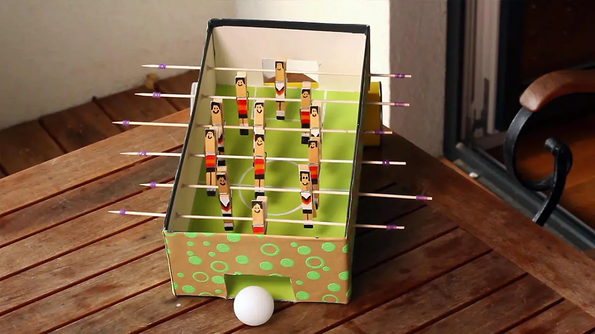 Tischkicker selber bauen: SO einfach geht's An die Spieler, fertig, los!