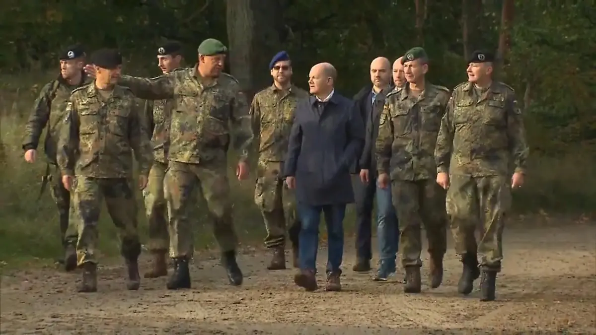 Warum zaudert der Kanzler beim Thema Panzerlieferungen? Der Druck auf den Kanzler wächst