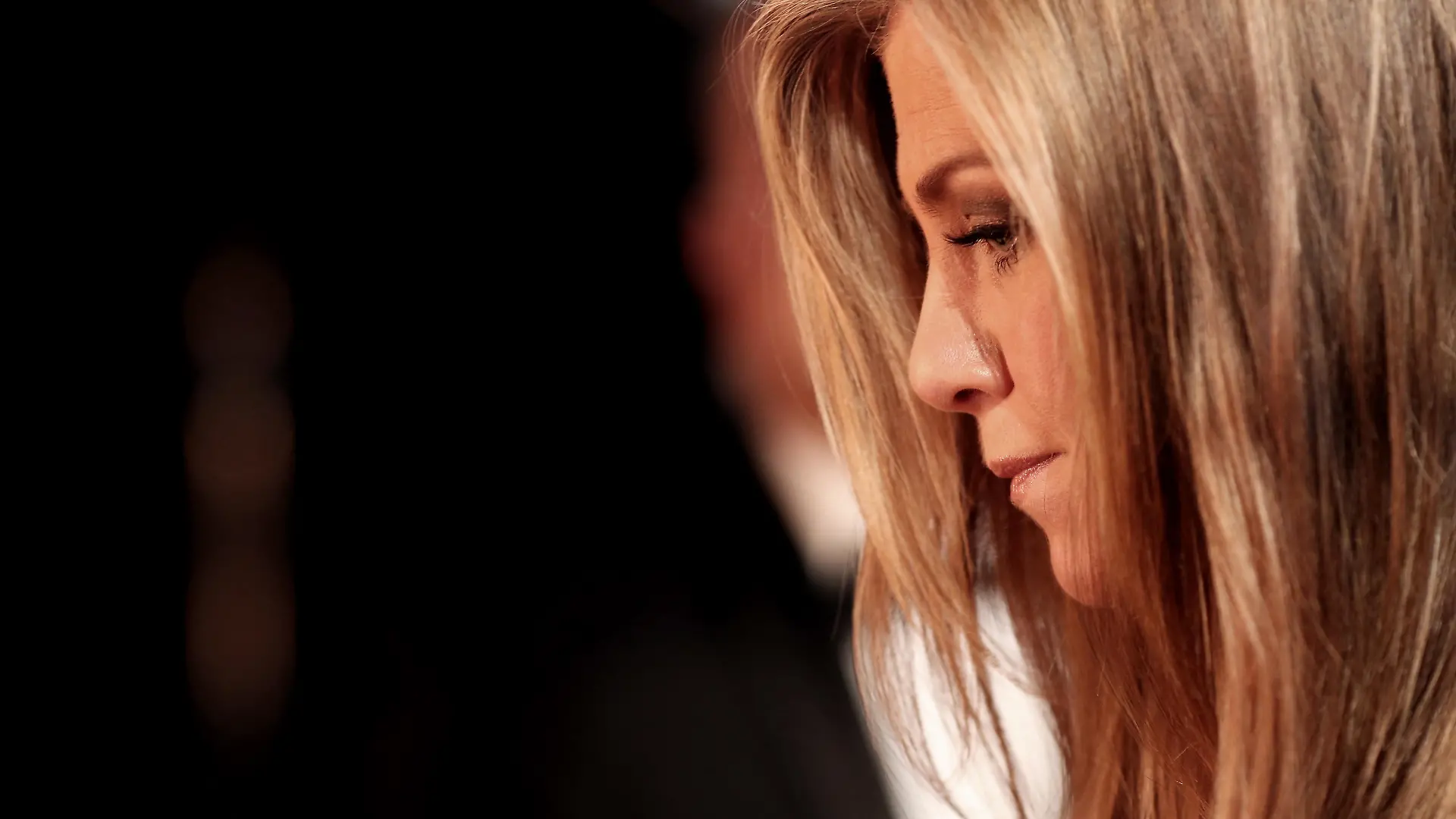 HOLLYWOOD, CA - FEBRUARY 22: Actress Jennifer Aniston backstage at the 87th Annual Academy Awards at Dolby Theatre on February 22, 2015 in Hollywood, California. (Photo by Christopher Polk/Getty Images)