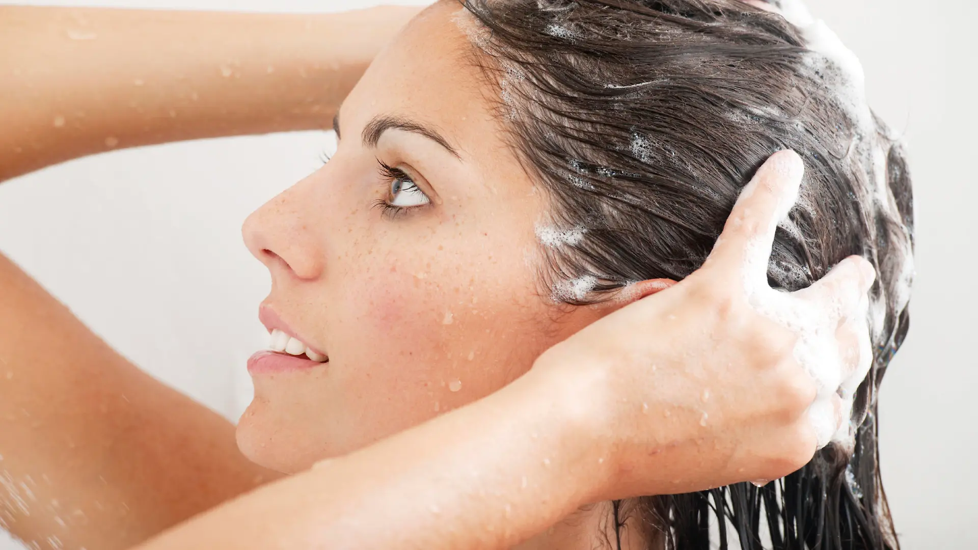 Zu glatt, zu fein, zu kurz: Shampoos sollen helfen Das können die Beauty-Produkte wirklich