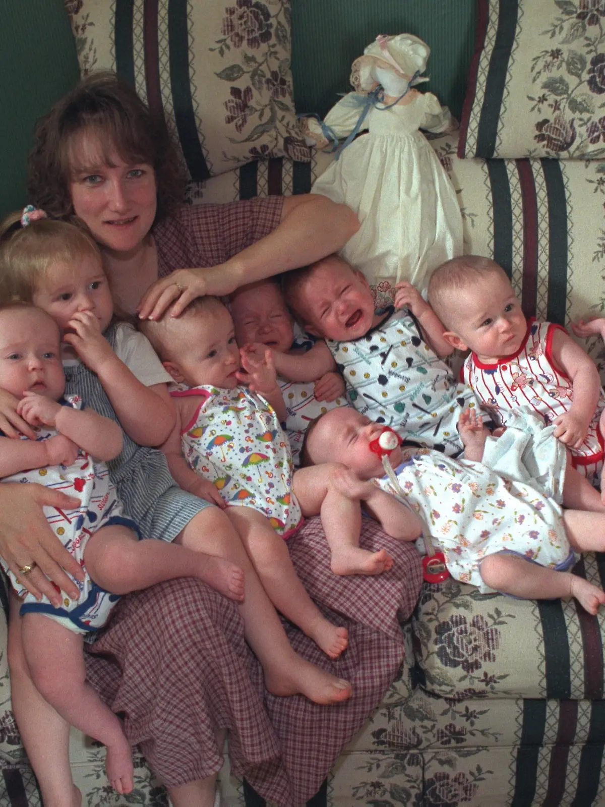 THE MOTHER OF THE MCCAUGHEY SEPTUPLETS AND HER SISTER (Photo by Ambassador/Sygma/Corbis/VCG via Getty Images)