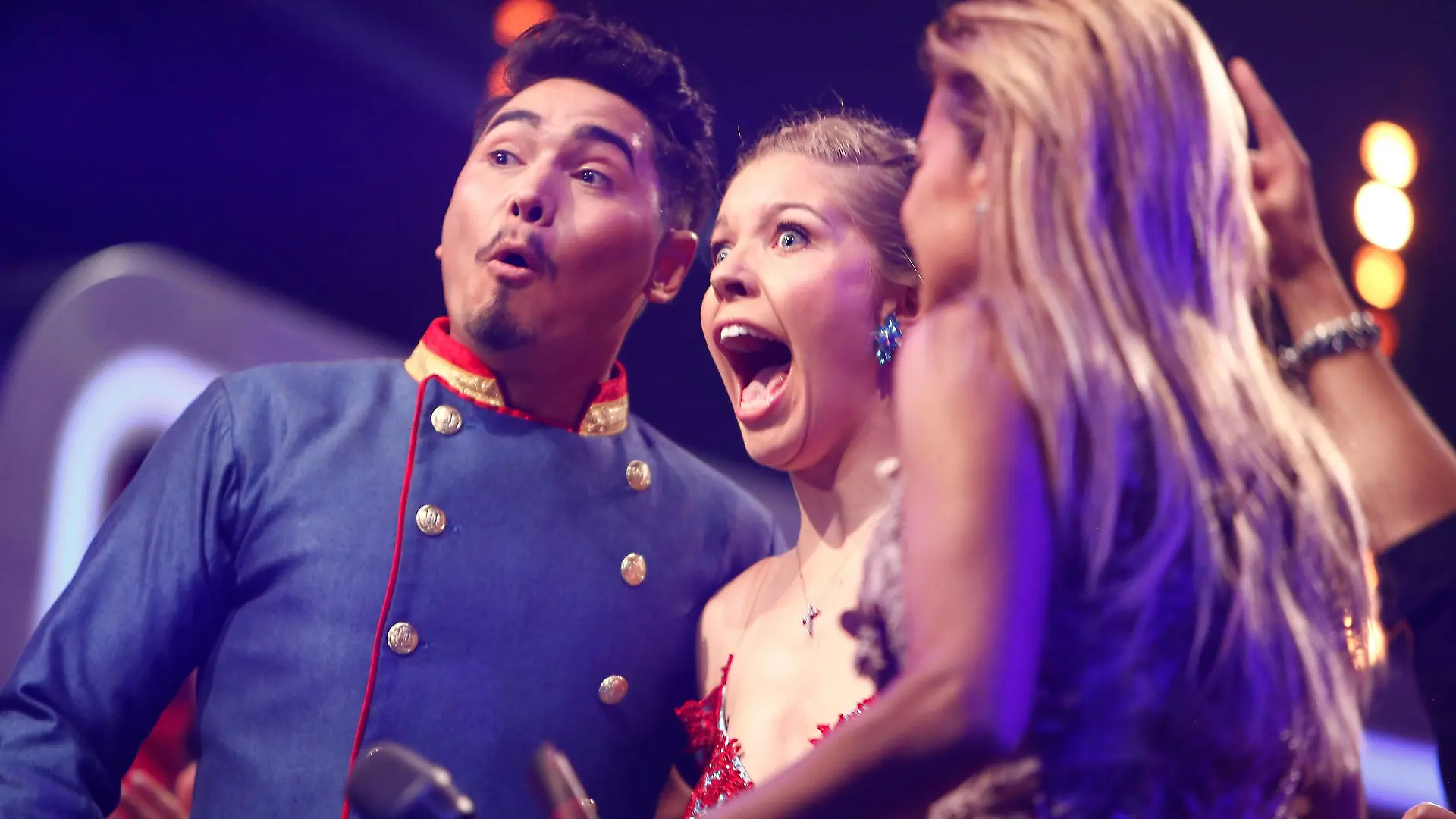Victoria Swarovski und Erich Klann mit Sylvie Meis beim Finale in der RTL Show Let s Dance am 3.06.2016 in Koeln Lets Dance, RTL, 2016- 9. Staffel- Finale PUBLICATIONxINxGERxSUIxAUTxONLY
Victoria Swarovski and Erich Klann with Sylvie Meis the Final in the RTL Show Let S Dance at 3 06 2016 in Cologne Lets Dance RTL 2016 9 Season Final PUBLICATIONxINxGERxSUIxAUTxONLY