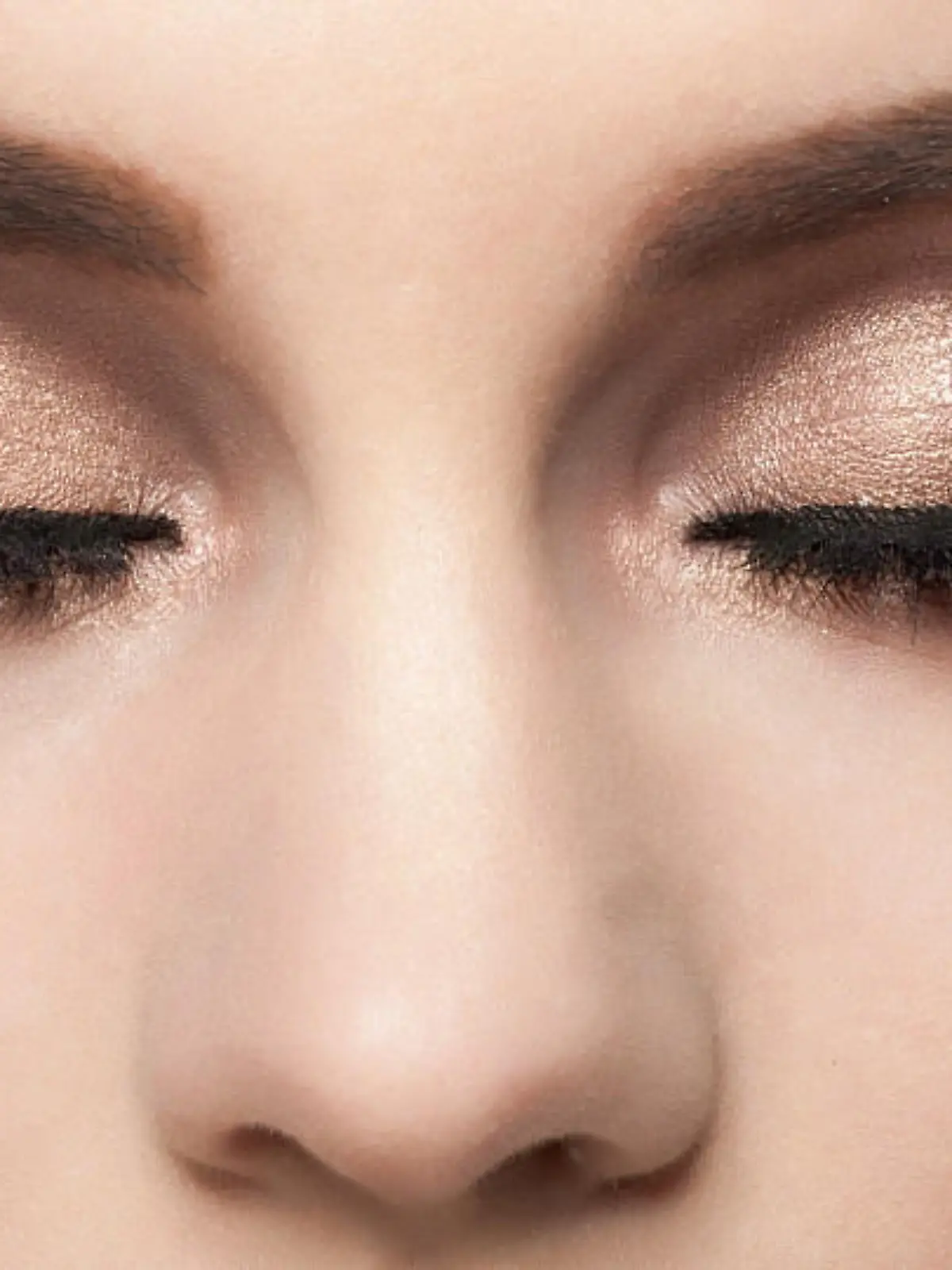 Bild zu: "Perfekter Lidstrich dank Eyeliner-Schablone?"