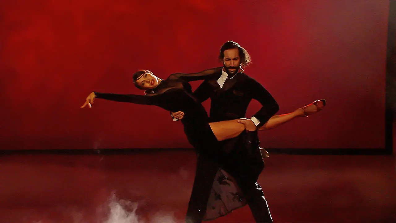 Nadejda Tolokonnikova porno video Qiz uning jinsiy azosini yuvadi