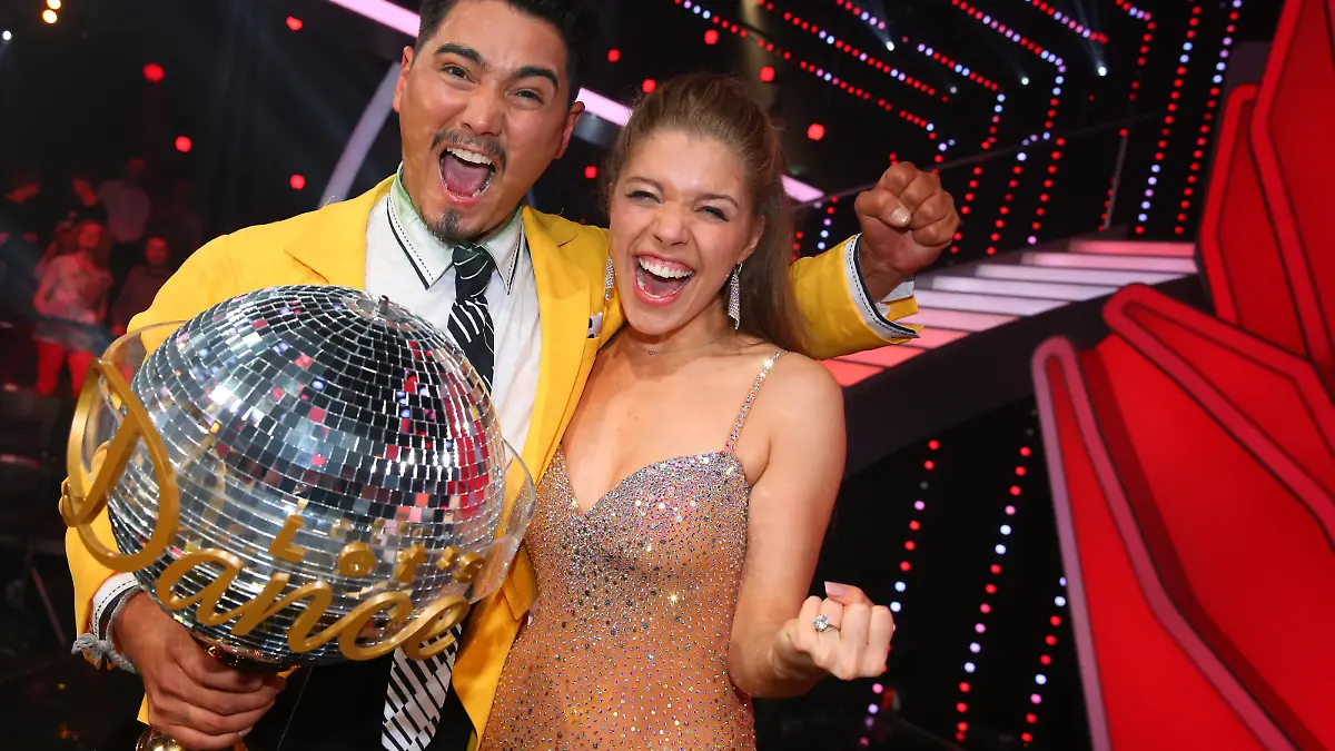 BU: Victoria Swarovski mit Tanzpartner Erich Klann ist "Dancing Star 2016"