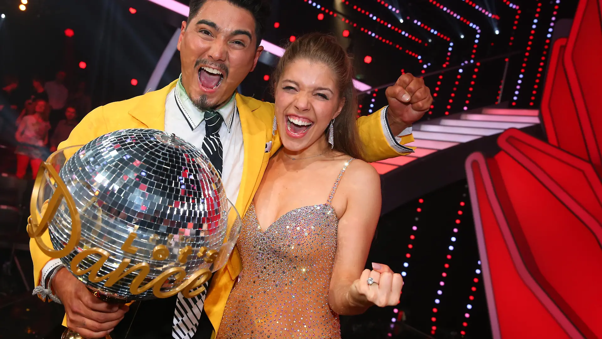 BU: Victoria Swarovski mit Tanzpartner Erich Klann ist "Dancing Star 2016"