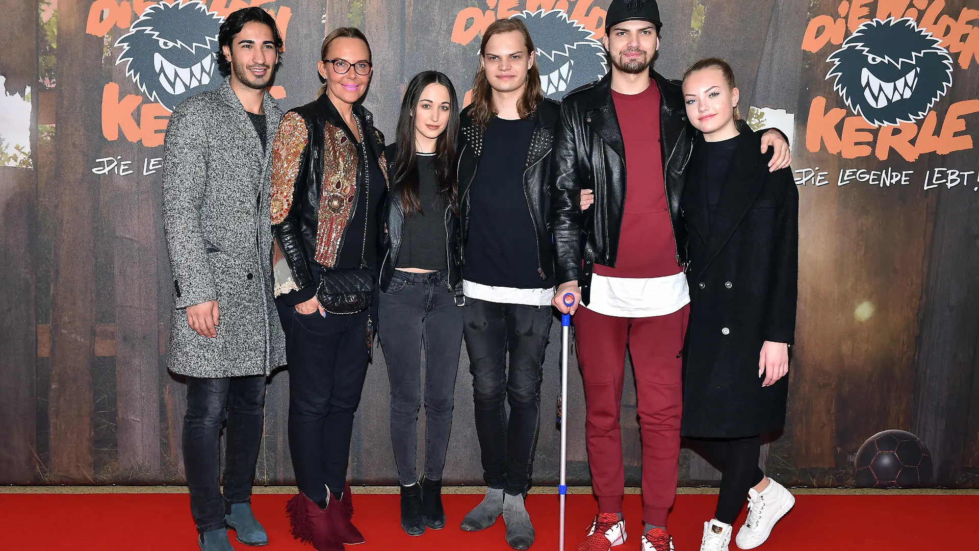 MUNICH, GERMANY - JANUARY 31: (L-R) Umut Kekilli, Natascha Ochsenknecht, Lorraine Bedros, Wilson Gonzales Ochsenknecht, Jimi Blue Ochsenknecht and Chejenne Savannah Ochsenknecht during 'Die Wilden Kerle-Die Legende Lebt' Premiere at Mathaeser Filmpalast on January 31, 2016 in Munich, Germany. (Photo by Hannes Magerstaedt/Getty Images)