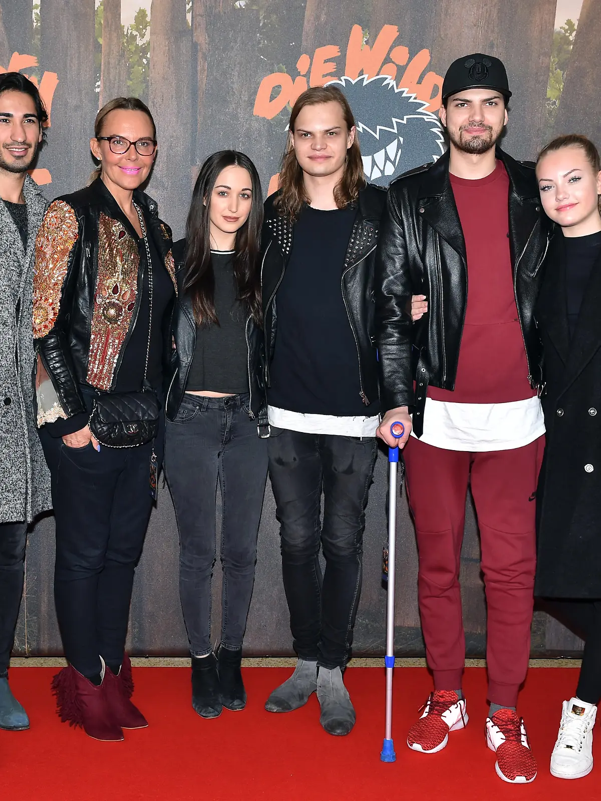 MUNICH, GERMANY - JANUARY 31:  (L-R) Umut Kekilli, Natascha Ochsenknecht, Lorraine Bedros, Wilson Gonzales Ochsenknecht, Jimi Blue Ochsenknecht and Chejenne Savannah Ochsenknecht during 'Die Wilden Kerle-Die Legende Lebt' Premiere at Mathaeser Filmpalast on January 31, 2016 in Munich, Germany.  (Photo by Hannes Magerstaedt/Getty Images)