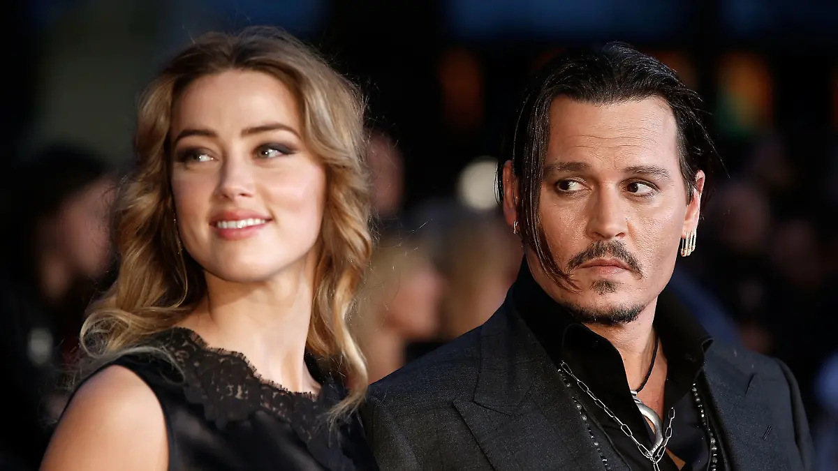 LONDON, ENGLAND - OCTOBER 11:  Amber Heard and Johnny Depp attend the "Black Mass" Virgin Atlantic Gala screening during the BFI London Film Festival, at Odeon Leicester Square on October 11, 2015 in London, England.  (Photo by John Phillips/Getty Images for BFI)