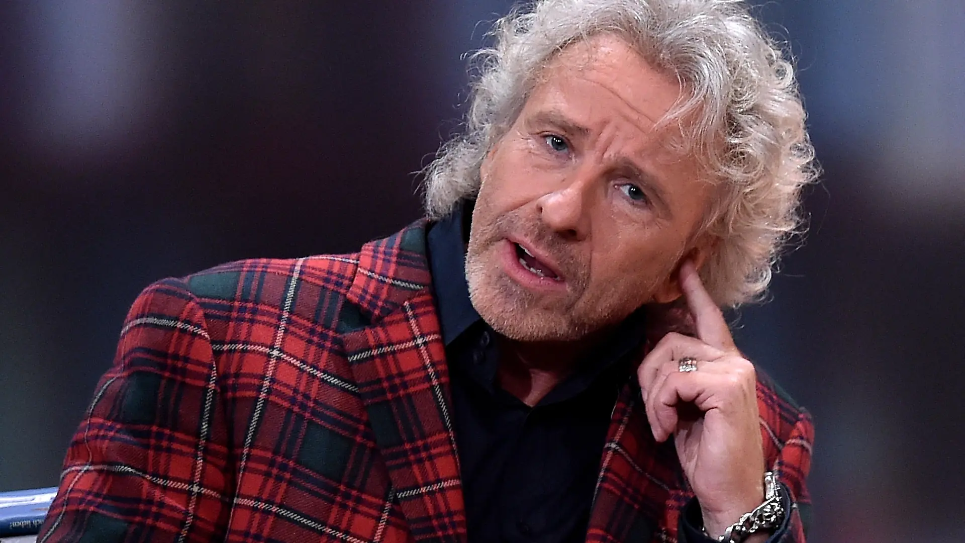 COLOGNE, GERMANY - DECEMBER 06: Thomas Gottschalk attends the television show 2015! Menschen, Bilder, Emotionen - RTL Jahresrueckblick on December 6, 2015 in Cologne, Germany. (Photo by Sascha Steinbach/Getty Images)