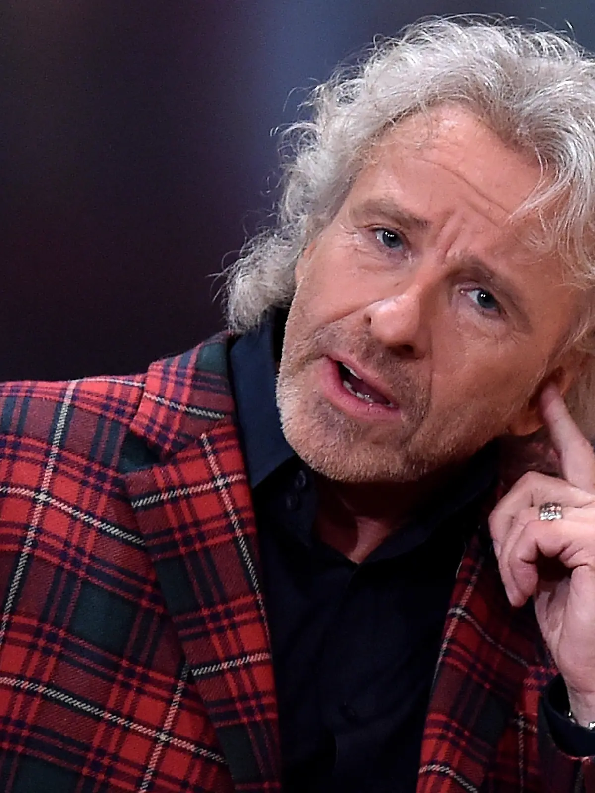 COLOGNE, GERMANY - DECEMBER 06:  Thomas Gottschalk attends the television show 2015! Menschen, Bilder, Emotionen - RTL Jahresrueckblick on December 6, 2015 in Cologne, Germany.  (Photo by Sascha Steinbach/Getty Images)