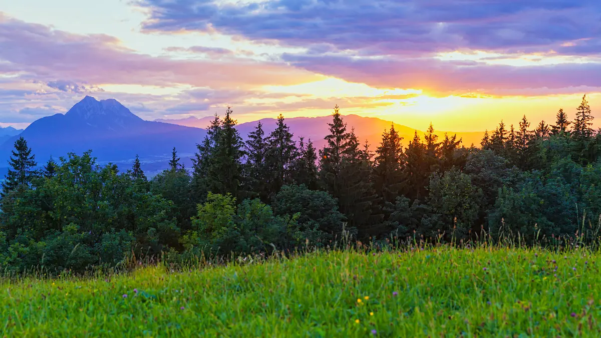 Sonnenuntergang am Gaisberg über der Stadt Salzburg, der Blick geht über die Stadt Salzburg und das Salzachtal zu den Chiemgauer Alpen mit dem Hochstaufen - 20150906_PD14678