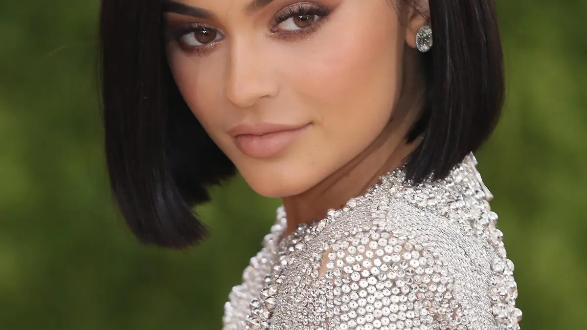 NEW YORK, NY - MAY 02:  Kylie Jenner attends the "Manus x Machina: Fashion In An Age Of Technology" Costume Institute Gala at Metropolitan Museum of Art on May 2, 2016 in New York City.  (Photo by Neilson Barnard/Getty Images for The Huffington Post)