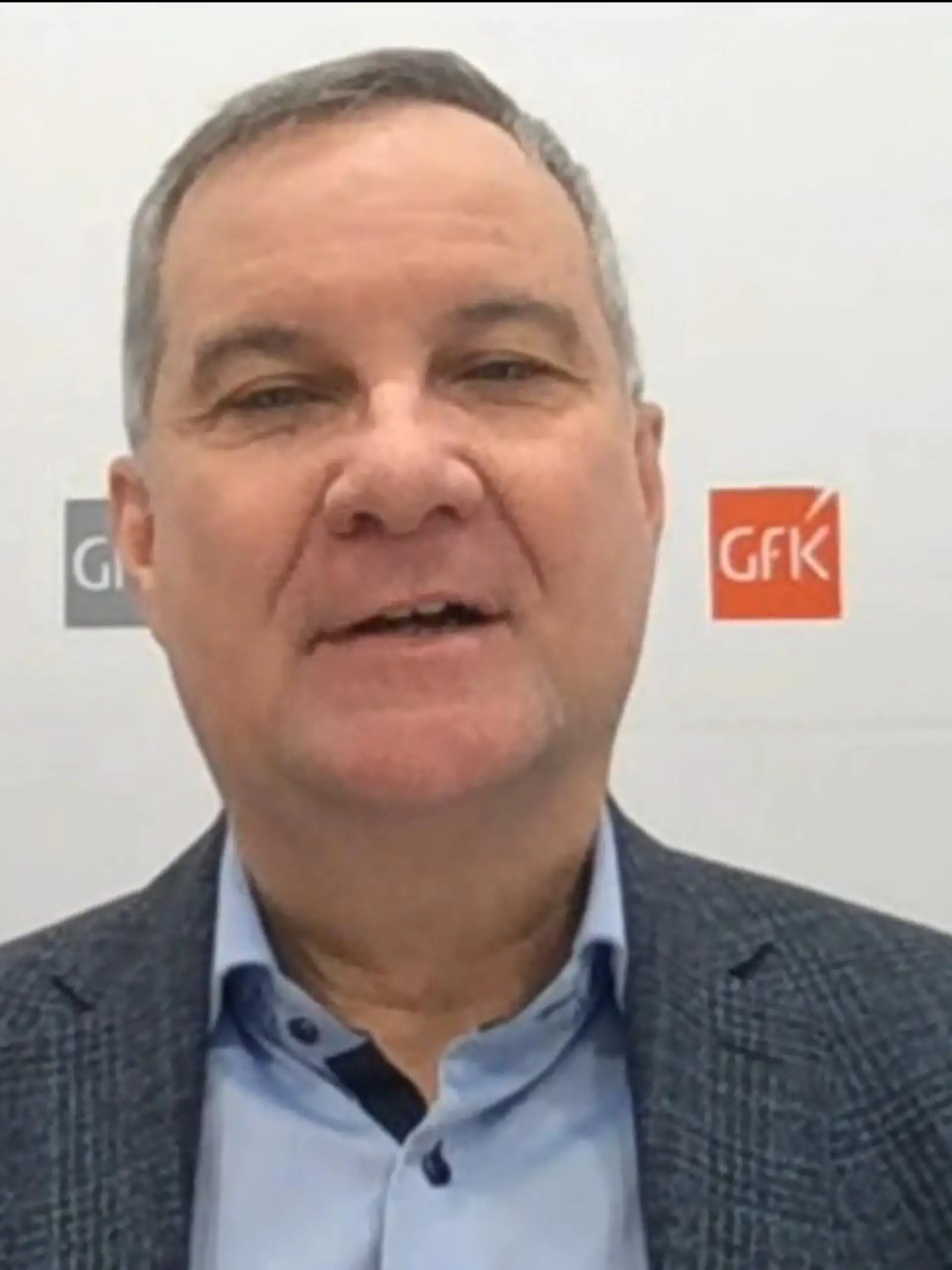 Die Preise für Lebensmittel und Energie bleiben nach wie vor hoch. Aber trotzdem hellt sich die Konsumstimmung der Deutschen weiter auf:
Das GfK-Konsumbarometer für Februar steigt um 3,7 Punkte - auf jetzt MINUS 33,9 Zähler. Damit ist die Kauflaune zwar immer noch auf niedrigem Niveau, aber immerhin so hoch wie seit einem halben Jahr nicht mehr. Der Pessimismus habe nachgelassen, betonen die Marktforscher der GfK. Auch wenn es in diesem Jahr noch keinen "Konsum-Boom" geben werde. Warum das so ist, erklärt GfK-Konsumexperte Rolf Bürkl im Interview.