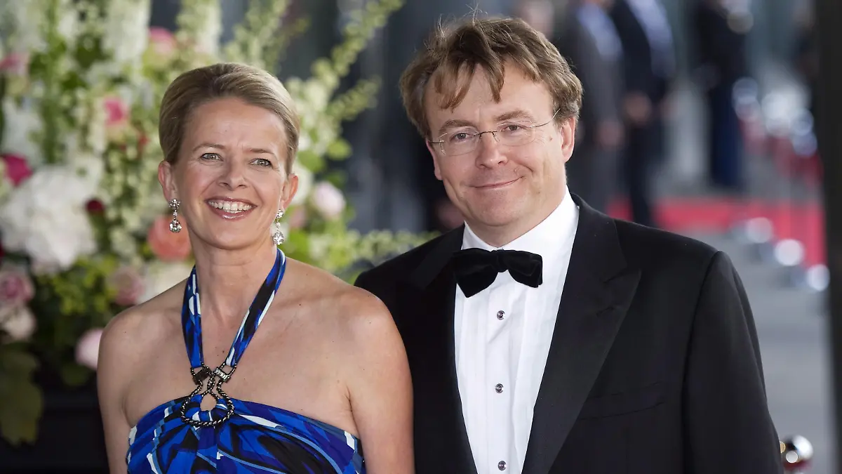 epa03110451 A picture dated 27 May 2011 shows Dutch Prince Johan Friso and his wife Princess Mabel arriving at the Concert Hall in Amsterdam, The Netherlands. According to media sources the Prince is in critical conditions in a hospital in Innsbruck after being hit on 17 February 2012 by an avalanche near the ski resort Lech in Austria. EPA/TOUSSAINT KLUITERS +++ dpa-Bildfunk +++