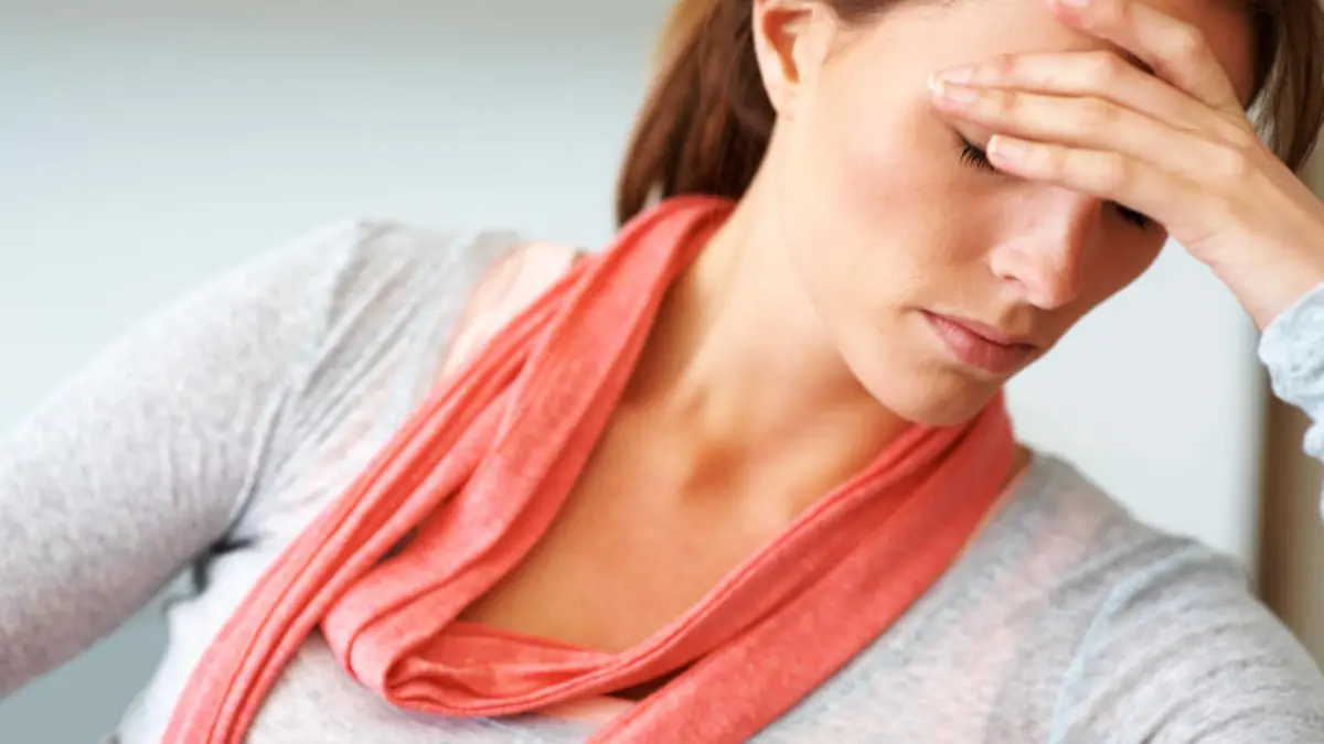 iStock 000015265109Small frau krank depression kopfschmerzen