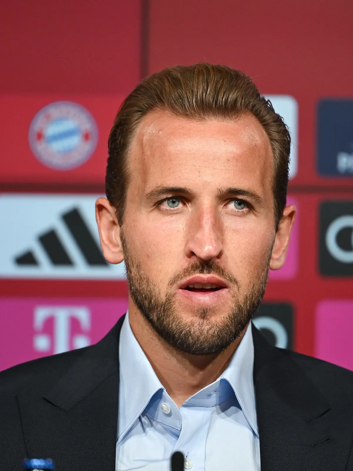 13.08.2023, Bayern, München: Bayern München stellt den englischen Stürmer Harry Kane bei einer Pressekonferenz in der Allianz Arena vor nach dem Rekordtransfer von Tottenham Hotspur. Foto: Sven Hoppe/dpa +++ dpa-Bildfunk +++