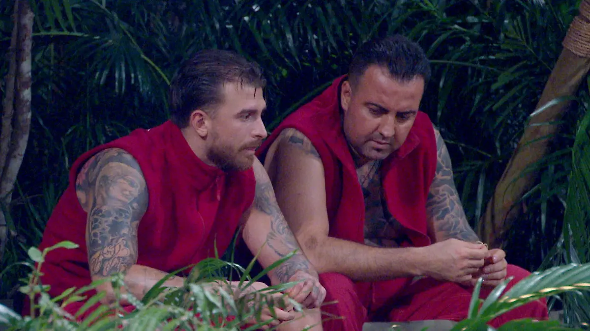 ACHTUNG: SPERRFRIST FÜR ALLE MEDIEN BIS MITTWOCH, 18.01.2023, 23.45 UHR !!! Tag 6 im Camp. Während die anderen Stars am Lagerfeuer mächtig Spaß haben, sitzen Cosimo Citiolo (r.) und Gigi Birofio abseits. Cosimo hadert mit seinem Leben.

Die Verwendung des sendungsbezogenen Materials ist nur mit dem Hinweis und Verlinkung auf RTL+ gestattet.