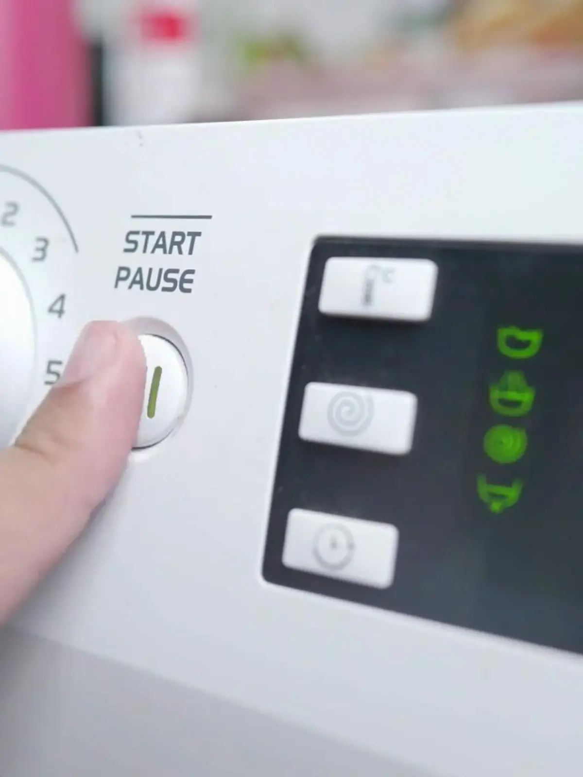 Bild zu: "Wieso das Kurzwaschprogramm ein Energiefresser ist"