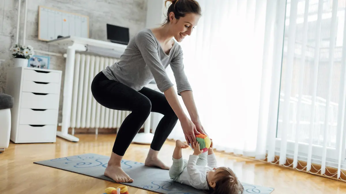 Rückbildung, Sport, Sport mit baby, After-Baby-Body, Bauch, Frau,