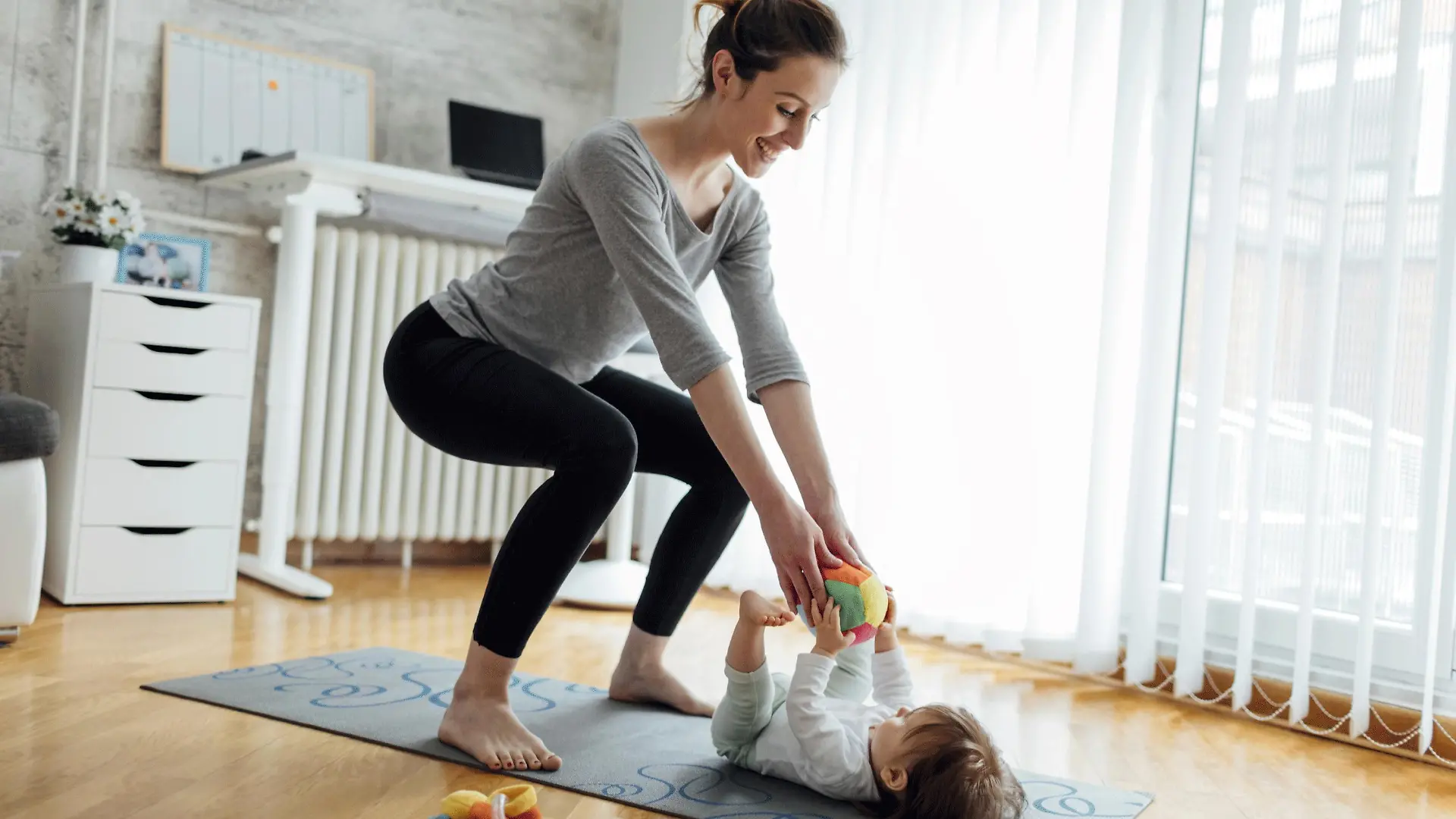 Rückbildung, Sport, Sport mit baby, After-Baby-Body, Bauch, Frau,