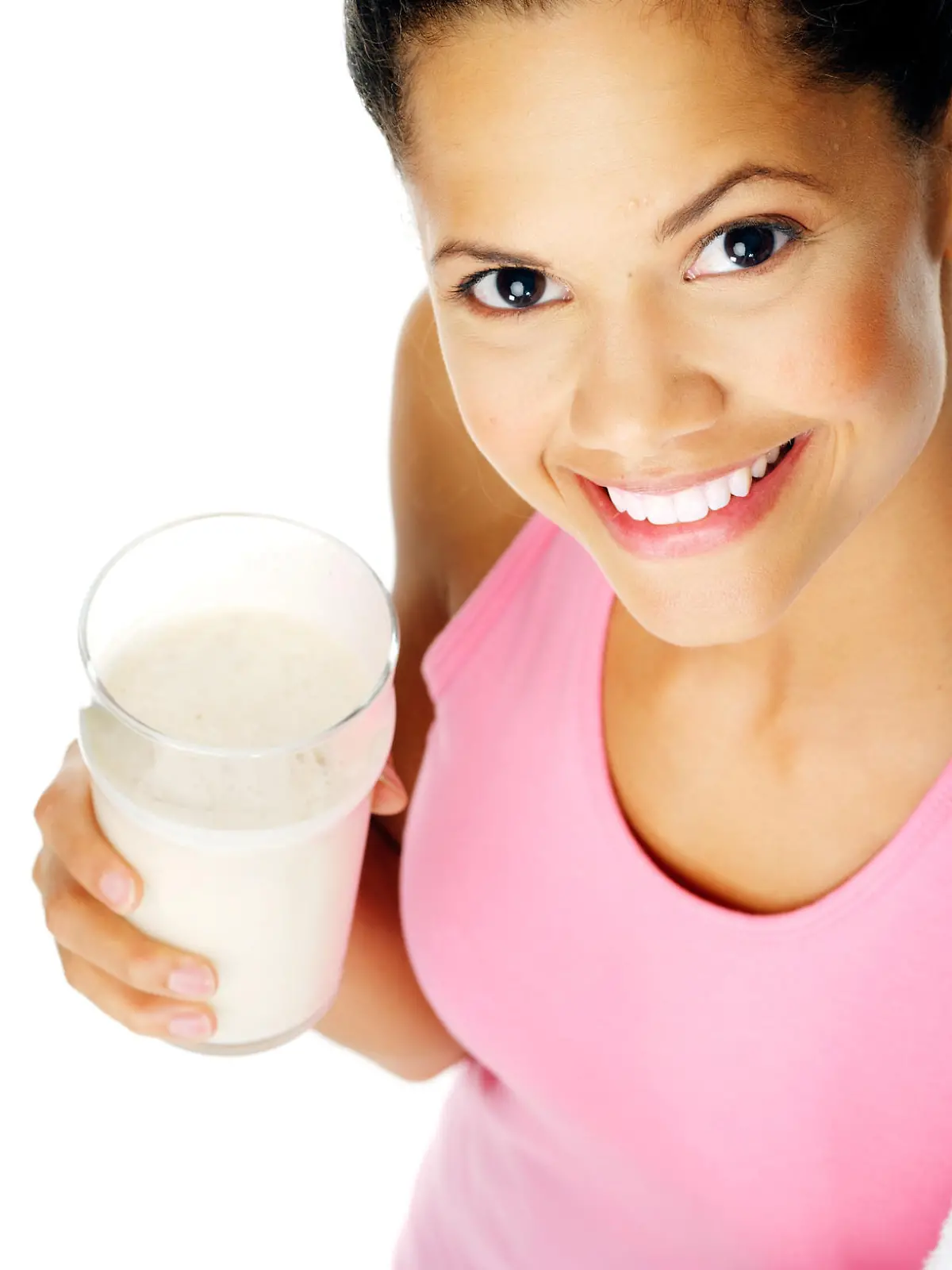 Portrait of a fit young woman with refreshing smoothie
