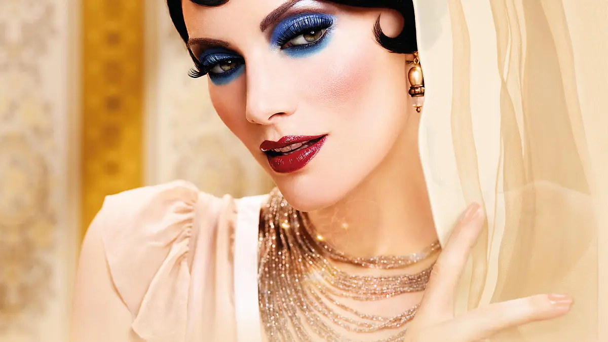 Frau 20er Wasserwelle Make-up