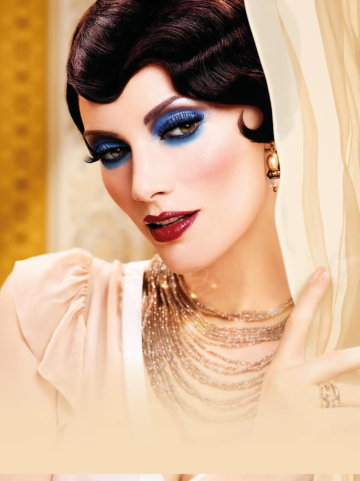 Frau 20er Wasserwelle Make-up