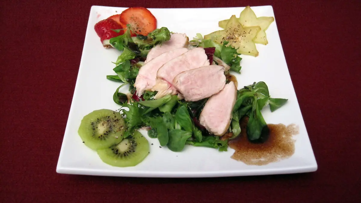 Timms Vorspeise: Lauwarmer Salat mit Putenbrust und Früchten