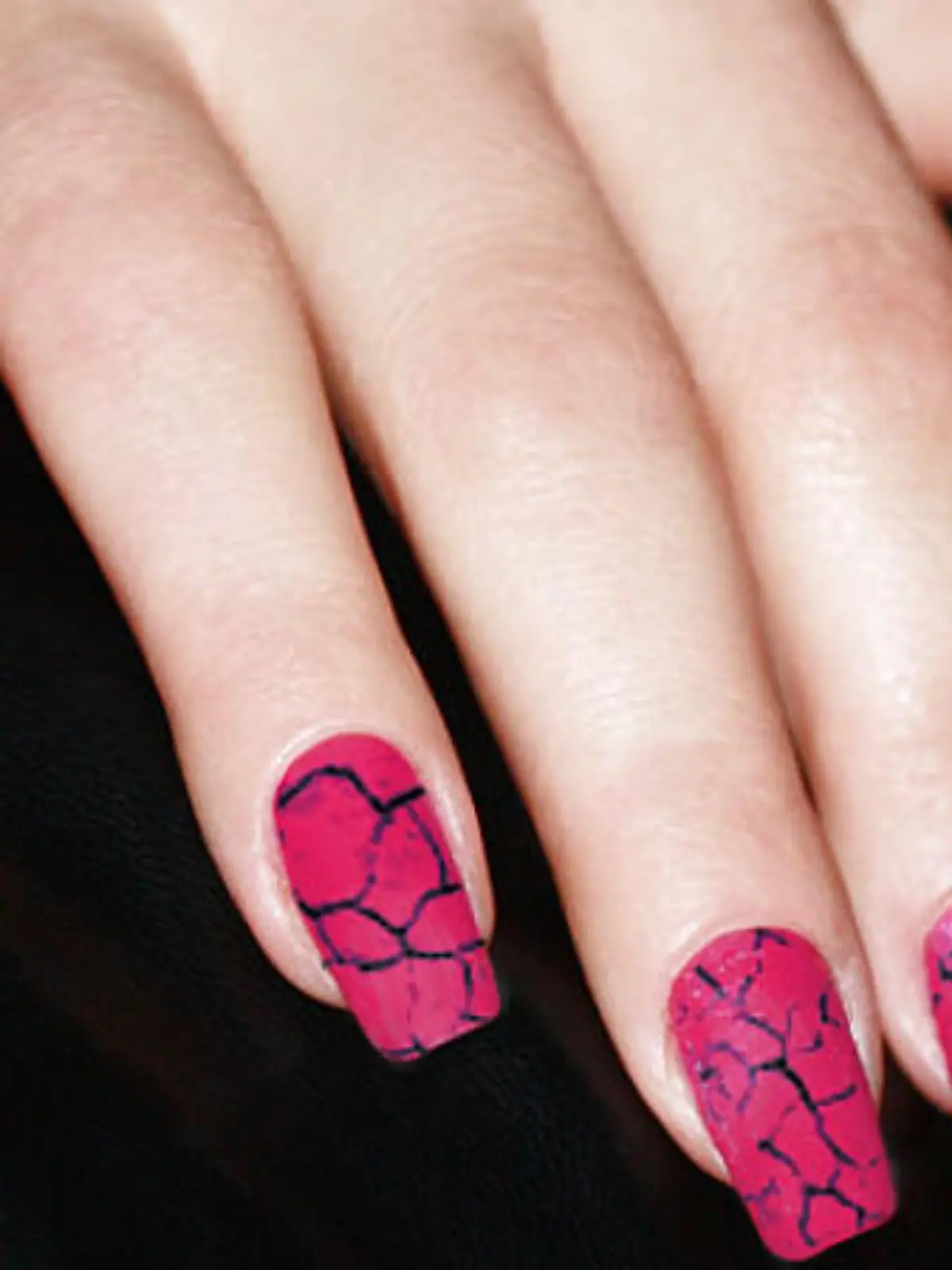 So sieht Crackling Nagellack aus