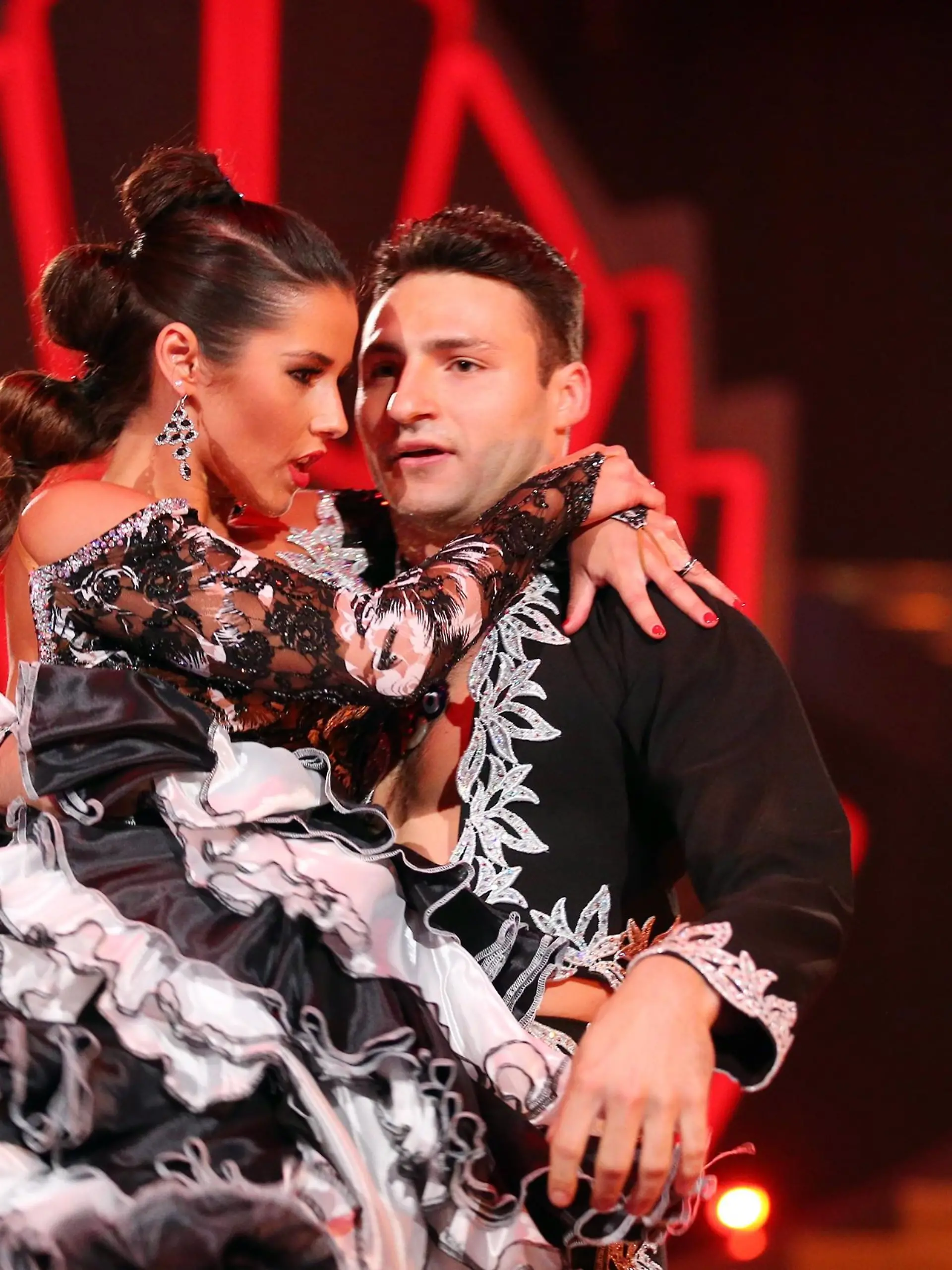 Sarah Lombardi und Robert Beitsch.      Verwendung der Bilder für Online-Medien ausschließlich mit folgender Verlinkung:'Alle Infos zu 'Let's Dance' im Special bei RTL.de: http://www.rtl.de/cms/sendungen/lets-dance.html