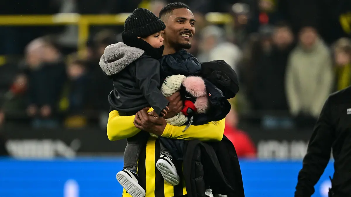 Sebastien Haller #9 (Borussia Dortmund) gluechlich nach dem Spiel, Borussia Dortmund vs. FC Augsburg, Fussball, 1. Bundesliga, 16. Spieltag, 22.01.2023
DFB regulations prohibit any use of photographs as image sequences and/or quasi-video / action press